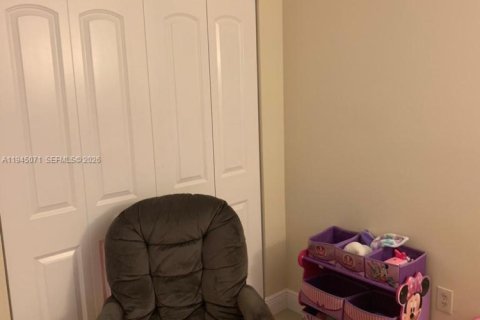 House in Sweetwater, Florida 3 bedrooms, 97.55 sq.m. № 2001526 - photo 14