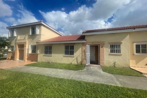 House in Sweetwater, Florida 3 bedrooms, 97.55 sq.m. № 2001526 - photo 5