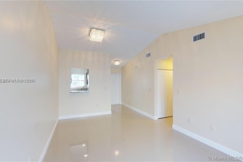 House in Sweetwater, Florida 3 bedrooms, 97.55 sq.m. № 2001526 - photo 26