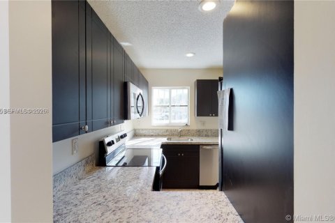 House in Sweetwater, Florida 3 bedrooms, 97.55 sq.m. № 2001526 - photo 25