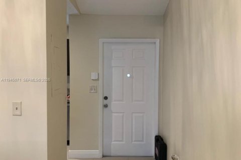 House in Sweetwater, Florida 3 bedrooms, 97.55 sq.m. № 2001526 - photo 7