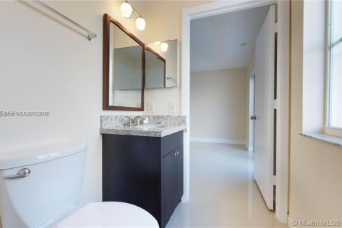 House in Sweetwater, Florida 3 bedrooms, 97.55 sq.m. № 2001526 - photo 30