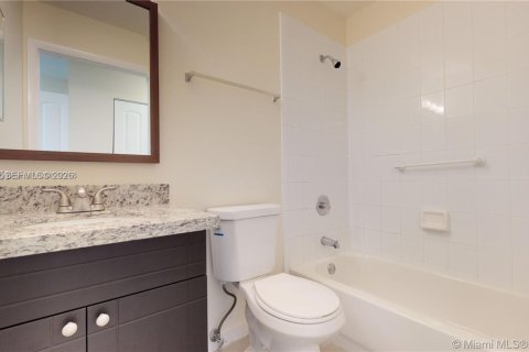 House in Sweetwater, Florida 3 bedrooms, 97.55 sq.m. № 2001526 - photo 28