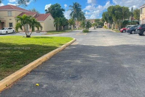 House in Sweetwater, Florida 3 bedrooms, 97.55 sq.m. № 2001526 - photo 2