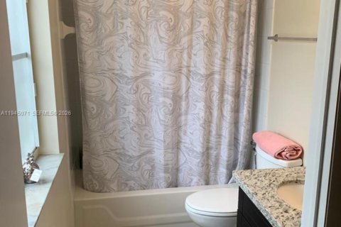 House in Sweetwater, Florida 3 bedrooms, 97.55 sq.m. № 2001526 - photo 18