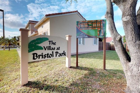 House in Sweetwater, Florida 3 bedrooms, 97.55 sq.m. № 2001526