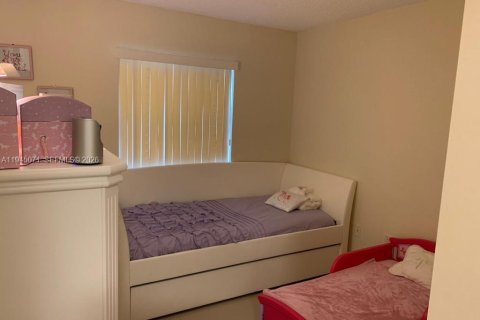 House in Sweetwater, Florida 3 bedrooms, 97.55 sq.m. № 2001526 - photo 19