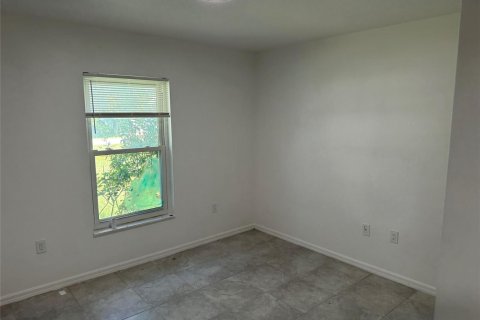 House in Okeechobee, Florida 3 rooms, 110.09 sq.m. № 2171391 - photo 4