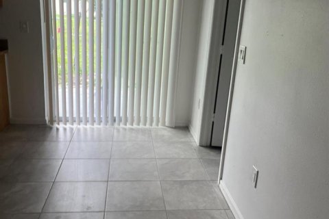 House in Okeechobee, Florida 3 rooms, 110.09 sq.m. № 2171391 - photo 21