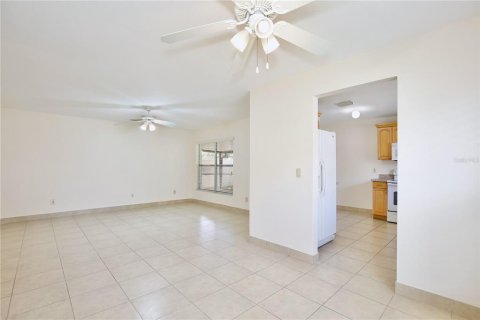 Villa ou maison à vendre à Orlando, Floride: 3 chambres, 130.9 m2 № 2409846 - photo 8