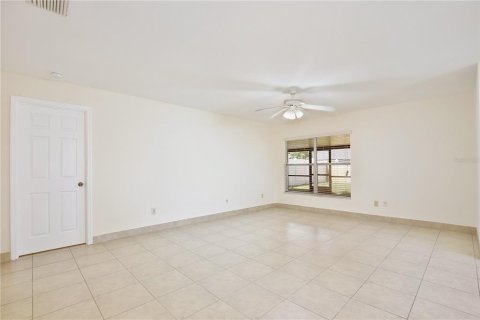 Villa ou maison à vendre à Orlando, Floride: 3 chambres, 130.9 m2 № 2409846 - photo 5