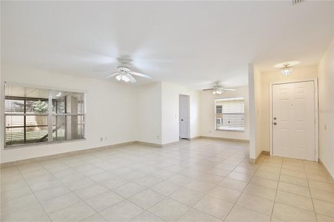 Villa ou maison à vendre à Orlando, Floride: 3 chambres, 130.9 m2 № 2409846 - photo 6