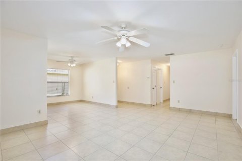 Villa ou maison à vendre à Orlando, Floride: 3 chambres, 130.9 m2 № 2409846 - photo 7
