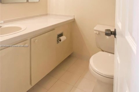 Copropriété à louer à Hallandale Beach, Floride: 2 chambres, 92.9 m2 № 1968126 - photo 6