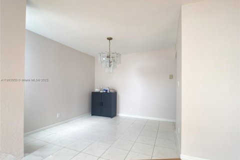 Copropriété à louer à Hallandale Beach, Floride: 2 chambres, 92.9 m2 № 1968126 - photo 2