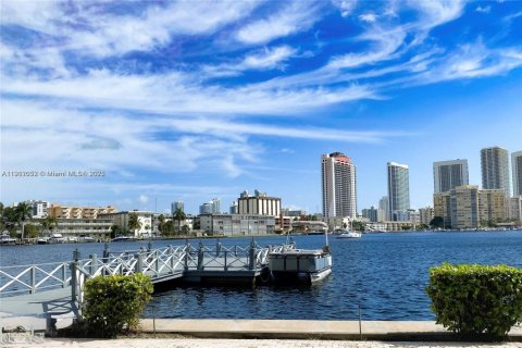 Copropriété à louer à Hallandale Beach, Floride: 2 chambres, 92.9 m2 № 1968126 - photo 10