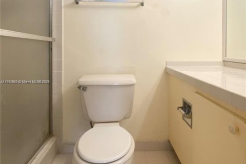 Copropriété à louer à Hallandale Beach, Floride: 2 chambres, 92.9 m2 № 1968126 - photo 4