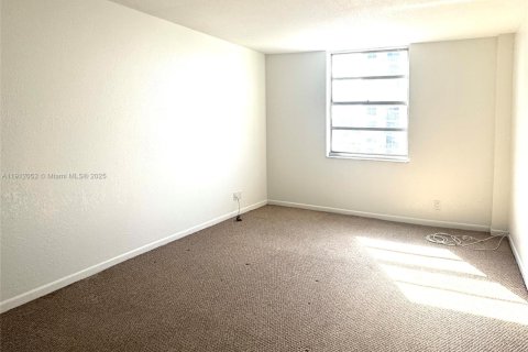 Copropriété à louer à Hallandale Beach, Floride: 2 chambres, 92.9 m2 № 1968126 - photo 5