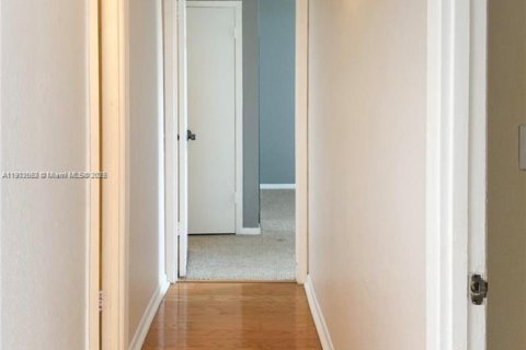 Copropriété à louer à Hallandale Beach, Floride: 2 chambres, 92.9 m2 № 1968126 - photo 8