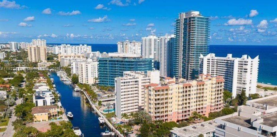 Кондоминиум с 3 спальнями в Помпано-Бич, Флорида № 2018870