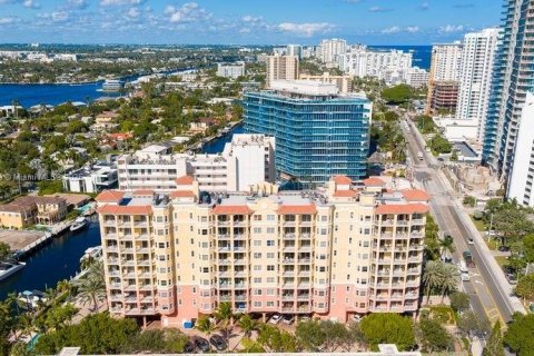 Купить кондоминиум в Помпано-Бич, Флорида 3 спальни, 207.82м2, № 2018870 - фото 2