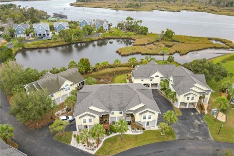 Adosado en venta en Crystal River, Florida, 3 dormitorios, 178.28 m2 № 1552302 - foto 1