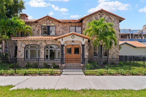 Casa en Saint Petersburg, Florida 4 dormitorios, 370.22 m2 № 2373872