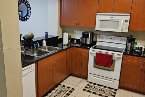 Снять в аренду кондоминиум в Майами, Флорида 2 спальни, 86.77м2, № 2015842 - фото 2