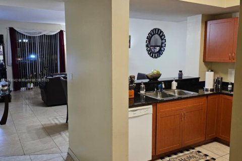 Кондоминиум с 2 спальнями в Майами, Флорида № 2015842