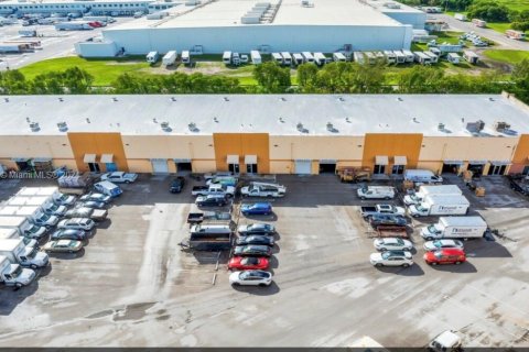 Купить коммерческую недвижимость в Медли, Флорида № 2035390 - фото 6