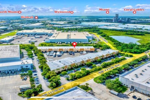 Купить коммерческую недвижимость в Медли, Флорида № 2035390 - фото 3