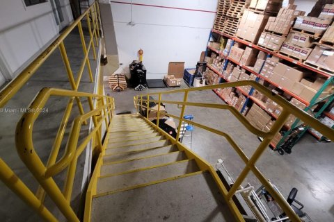 Купить коммерческую недвижимость в Медли, Флорида № 2035390 - фото 10