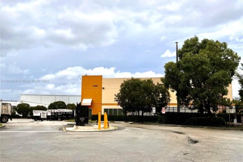 Купить коммерческую недвижимость в Медли, Флорида № 2035390 - фото 20