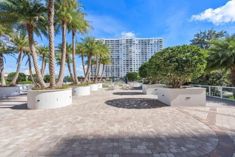 Condo in Aventura, Florida, 2 bedrooms № 2154822 - photo 19