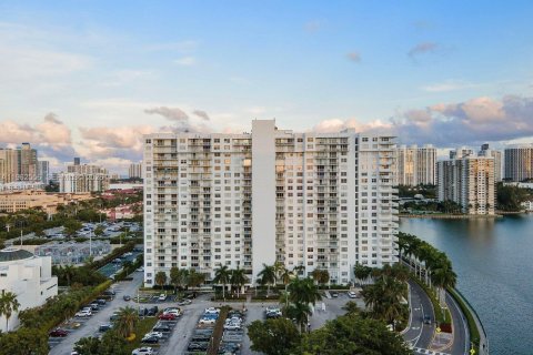 Condo in Aventura, Florida, 2 bedrooms № 2154822 - photo 18