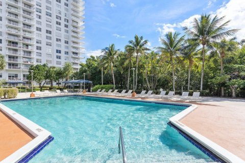 Condo in Aventura, Florida, 2 bedrooms № 2154822 - photo 13