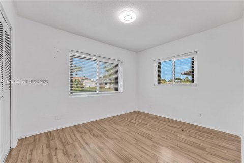 House in Tamarac, Florida 2 bedrooms, 99.68 sq.m. № 2045574 - photo 17