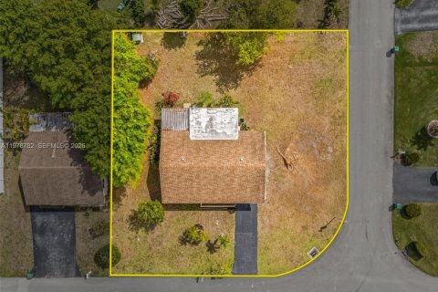 House in Tamarac, Florida 2 bedrooms, 99.68 sq.m. № 2045574 - photo 6