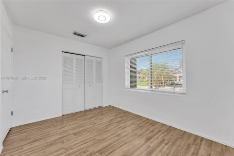 House in Tamarac, Florida 2 bedrooms, 99.68 sq.m. № 2045574 - photo 16