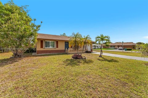 House in Tamarac, Florida 2 bedrooms, 99.68 sq.m. № 2045574 - photo 4