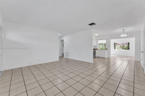 House in Tamarac, Florida 2 bedrooms, 99.68 sq.m. № 2045574 - photo 9