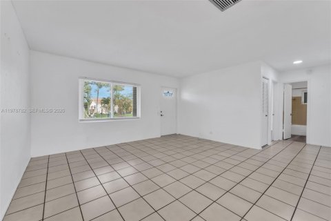 House in Tamarac, Florida 2 bedrooms, 99.68 sq.m. № 2045574 - photo 10