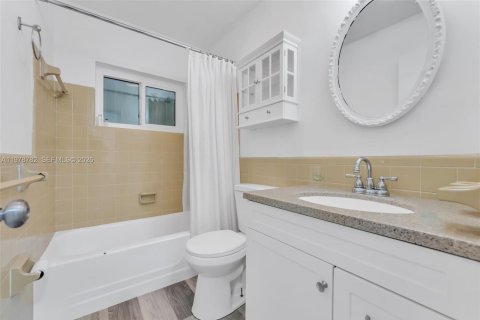 House in Tamarac, Florida 2 bedrooms, 99.68 sq.m. № 2045574 - photo 12