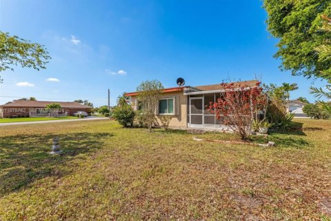 House in Tamarac, Florida 2 bedrooms, 99.68 sq.m. № 2045574 - photo 5