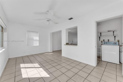 House in Tamarac, Florida 2 bedrooms, 99.68 sq.m. № 2045574 - photo 14