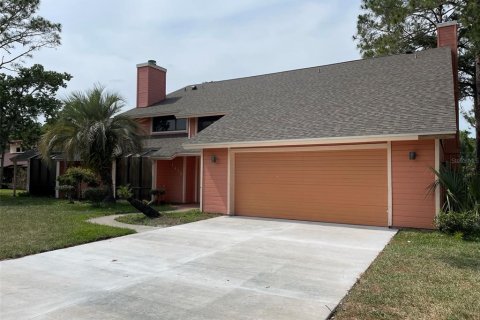 House in Orlando, Florida 4 bedrooms, 304.63 sq.m. № 2352328 - photo 2