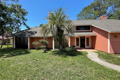 House in Orlando, Florida 4 bedrooms, 304.63 sq.m. № 2352328