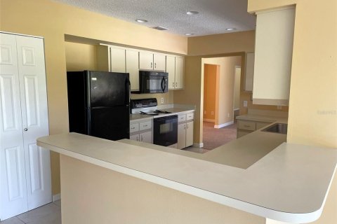 House in Orlando, Florida 4 bedrooms, 304.63 sq.m. № 2352328 - photo 8