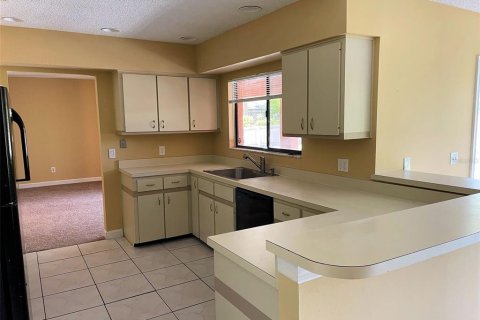 House in Orlando, Florida 4 bedrooms, 304.63 sq.m. № 2352328 - photo 9