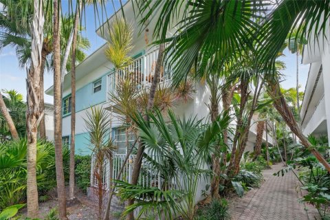 Estudio en el Condominio en Miami Beach, Florida  № 2033577
